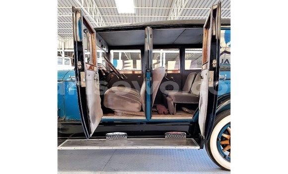 Acheter Import Voiture Buick Electra Bleu à Import - Dubai, Benin Acheter Import Voiture Buick Electra Bleu à Import - Dubai, Benin