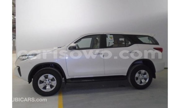 Acheter Import Voiture Toyota Fortuner Blanc à Import - Dubai, Benin Acheter Import Voiture Toyota Fortuner Blanc à Import - Dubai, Benin