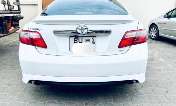 Ra Tuntun Toyota Camry funfun Ọkọ̀ in Cotonou ni Benin Ra Tuntun Toyota Camry funfun Ọkọ̀ in Cotonou ni Benin
