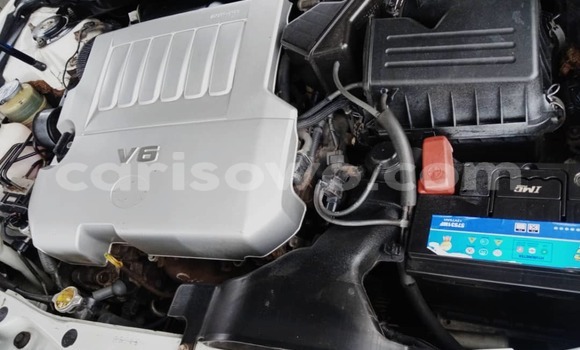 Ra Tuntun Toyota Camry funfun Ọkọ̀ in Cotonou ni Benin Ra Tuntun Toyota Camry funfun Ọkọ̀ in Cotonou ni Benin