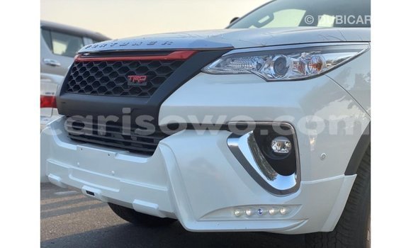 Sayi Imported Toyota Fortuner White Mota in Import - Dubai a Benin Sayi Imported Toyota Fortuner White Mota in Import - Dubai a Benin