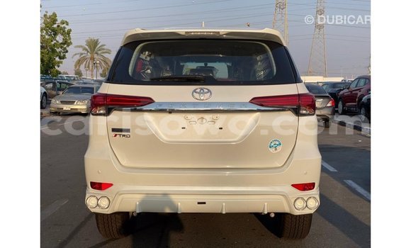 Sayi Imported Toyota Fortuner White Mota in Import - Dubai a Benin Sayi Imported Toyota Fortuner White Mota in Import - Dubai a Benin