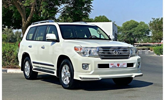 Ra Imported Toyota Land Cruiser funfun Ọkọ̀ in Import - Dubai ni Benin Ra Imported Toyota Land Cruiser funfun Ọkọ̀ in Import - Dubai ni Benin