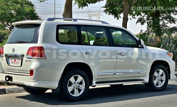 Ra Imported Toyota Land Cruiser funfun Ọkọ̀ in Import - Dubai ni Benin Ra Imported Toyota Land Cruiser funfun Ọkọ̀ in Import - Dubai ni Benin