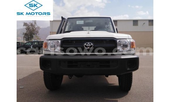 Ra Imported Toyota Land Cruiser funfun Ọkọ̀ in Import - Dubai ni Benin