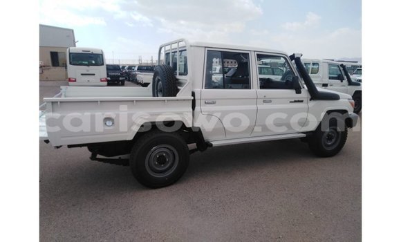 Buy Import Toyota Land Cruiser White Car in Import - Dubai in Benign Buy Import Toyota Land Cruiser White Car in Import - Dubai in Benign