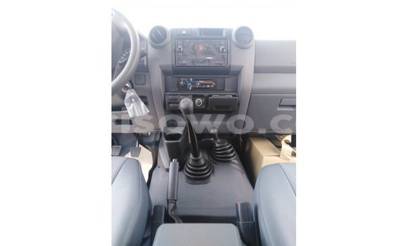 Buy Import Toyota Land Cruiser White Car in Import - Dubai in Benign Buy Import Toyota Land Cruiser White Car in Import - Dubai in Benign