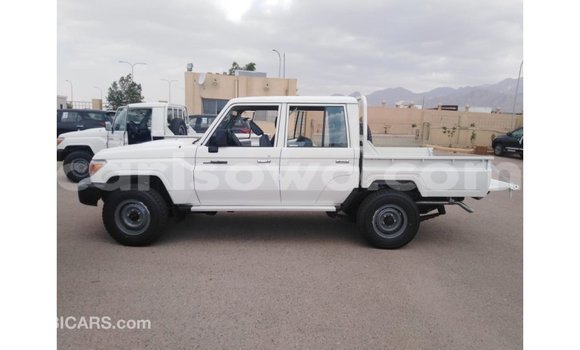 Ra Imported Toyota Land Cruiser funfun Ọkọ̀ in Import - Dubai ni Benin Ra Imported Toyota Land Cruiser funfun Ọkọ̀ in Import - Dubai ni Benin