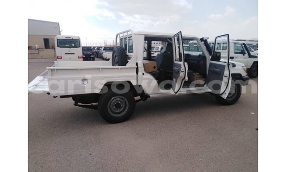 Ra Imported Toyota Land Cruiser funfun Ọkọ̀ in Import - Dubai ni Benin Ra Imported Toyota Land Cruiser funfun Ọkọ̀ in Import - Dubai ni Benin
