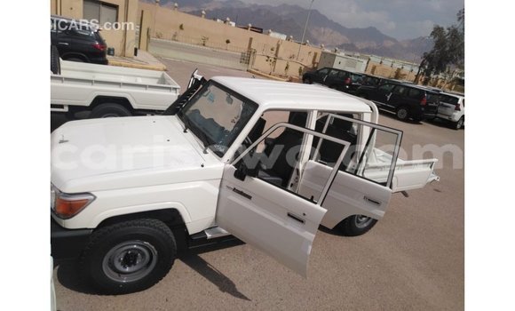 Ra Imported Toyota Land Cruiser funfun Ọkọ̀ in Import - Dubai ni Benin Ra Imported Toyota Land Cruiser funfun Ọkọ̀ in Import - Dubai ni Benin