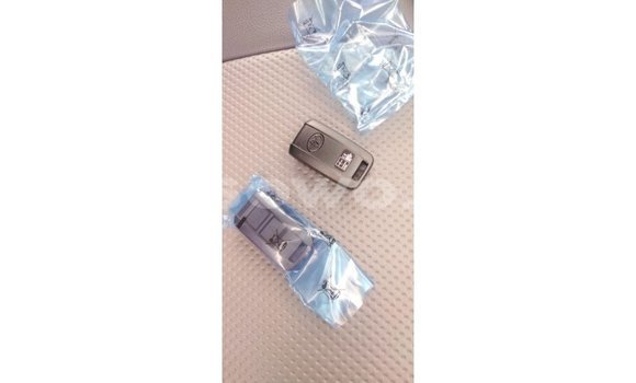 Ra Imported Toyota Land Cruiser funfun Ọkọ̀ in Import - Dubai ni Benin Ra Imported Toyota Land Cruiser funfun Ọkọ̀ in Import - Dubai ni Benin