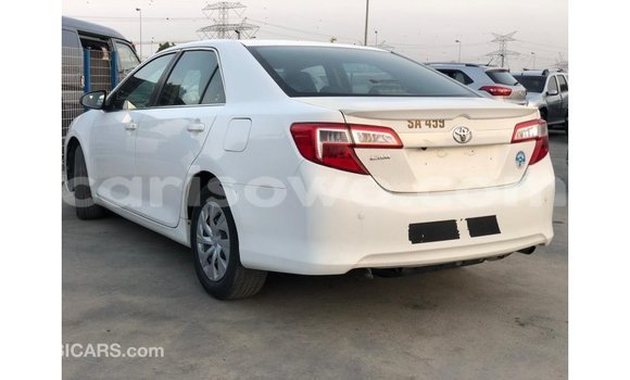 Sayi Imported Toyota Camry White Mota in Import - Dubai a Benin Sayi Imported Toyota Camry White Mota in Import - Dubai a Benin