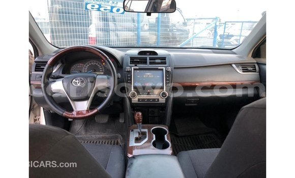 Sayi Imported Toyota Camry White Mota in Import - Dubai a Benin Sayi Imported Toyota Camry White Mota in Import - Dubai a Benin