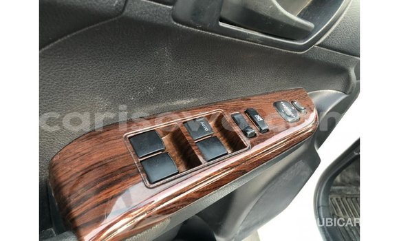 Sayi Imported Toyota Camry White Mota in Import - Dubai a Benin Sayi Imported Toyota Camry White Mota in Import - Dubai a Benin