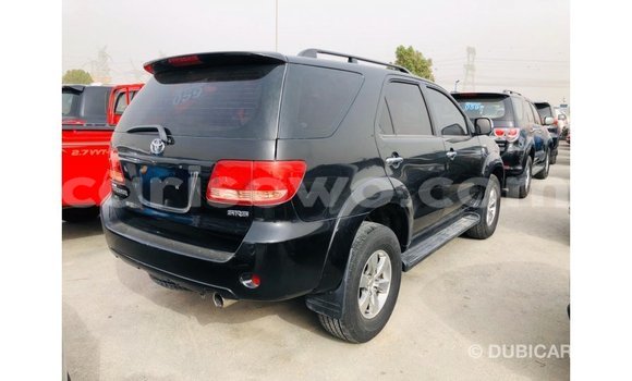 Acheter Import Voiture Toyota Fortuner Noir à Import - Dubai, Benin Acheter Import Voiture Toyota Fortuner Noir à Import - Dubai, Benin