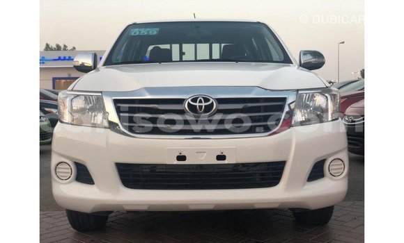 Acheter Import Voiture Toyota Hilux Blanc à Import - Dubai, Benin Acheter Import Voiture Toyota Hilux Blanc à Import - Dubai, Benin