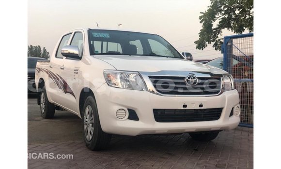 Acheter Import Voiture Toyota Hilux Blanc à Import - Dubai, Benin Acheter Import Voiture Toyota Hilux Blanc à Import - Dubai, Benin