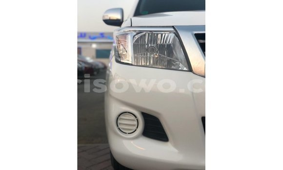 Acheter Import Voiture Toyota Hilux Blanc à Import - Dubai, Benin Acheter Import Voiture Toyota Hilux Blanc à Import - Dubai, Benin