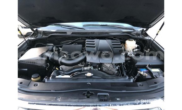 Acheter Import Voiture Toyota Land Cruiser Noir à Import - Dubai, Benin Acheter Import Voiture Toyota Land Cruiser Noir à Import - Dubai, Benin