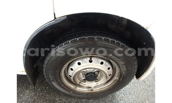 Sayi Imported Suzuki Every White Babbar mota in Import - Dubai a Benin Sayi Imported Suzuki Every White Babbar mota in Import - Dubai a Benin