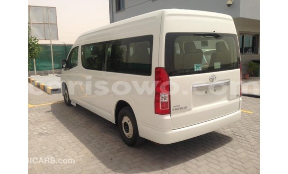 Acheter Import Voiture Toyota Hiace Blanc à Import - Dubai, Benin Acheter Import Voiture Toyota Hiace Blanc à Import - Dubai, Benin