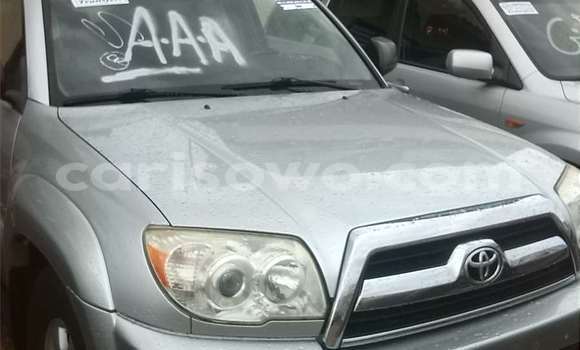 Sayi Na hannu Toyota 4Runner Azurfa Mota in Porto Novo a Benin