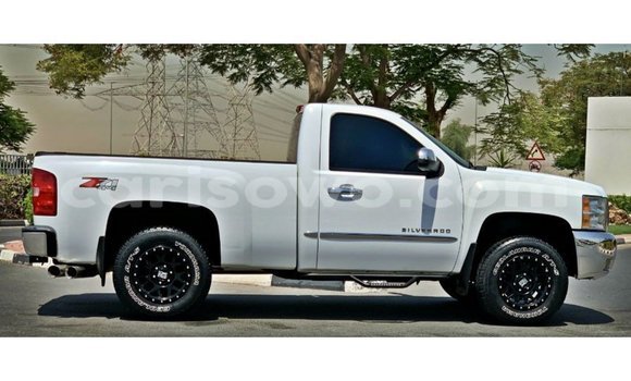 Sayi Imported Chevrolet Silverado White Mota in Import - Dubai a Benin Sayi Imported Chevrolet Silverado White Mota in Import - Dubai a Benin