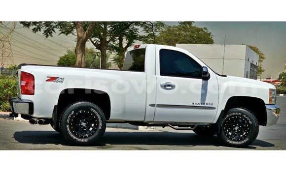 Sayi Imported Chevrolet Silverado White Mota in Import - Dubai a Benin Sayi Imported Chevrolet Silverado White Mota in Import - Dubai a Benin