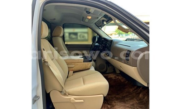 Sayi Imported Chevrolet Silverado White Mota in Import - Dubai a Benin Sayi Imported Chevrolet Silverado White Mota in Import - Dubai a Benin