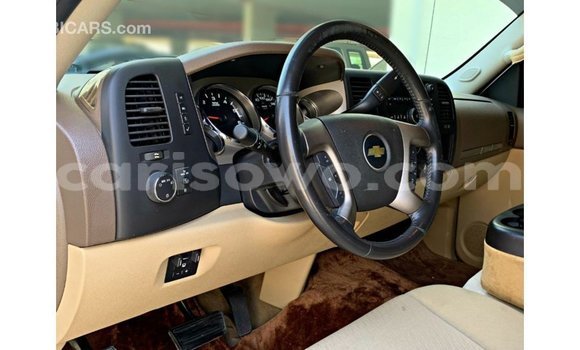 Sayi Imported Chevrolet Silverado White Mota in Import - Dubai a Benin Sayi Imported Chevrolet Silverado White Mota in Import - Dubai a Benin