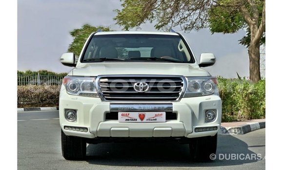 Acheter Import Voiture Toyota Land Cruiser Blanc à Import - Dubai, Benin Acheter Import Voiture Toyota Land Cruiser Blanc à Import - Dubai, Benin