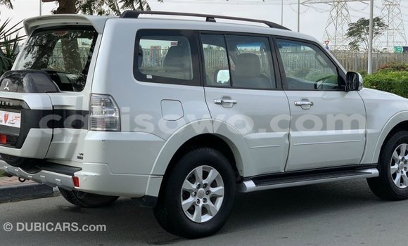 Acheter Import Voiture Mitsubishi Pajero Blanc à Import - Dubai, Benin Acheter Import Voiture Mitsubishi Pajero Blanc à Import - Dubai, Benin