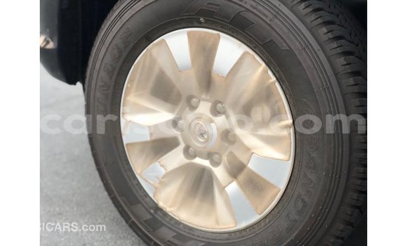 Acheter Import Voiture Toyota Hilux Noir à Import - Dubai, Benin Acheter Import Voiture Toyota Hilux Noir à Import - Dubai, Benin