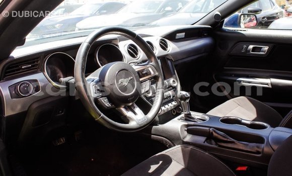 Acheter Import Voiture Ford Mustang Bleu à Import - Dubai, Benin Acheter Import Voiture Ford Mustang Bleu à Import - Dubai, Benin