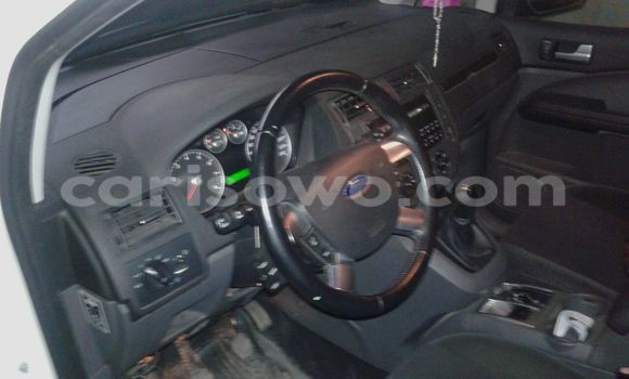 Acheter Occasion Voiture Ford Escape Blanc à Cotonou, Benin Acheter Occasion Voiture Ford Escape Blanc à Cotonou, Benin