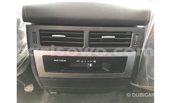 Acheter Import Voiture Toyota Land Cruiser Blanc à Import - Dubai, Benin Acheter Import Voiture Toyota Land Cruiser Blanc à Import - Dubai, Benin