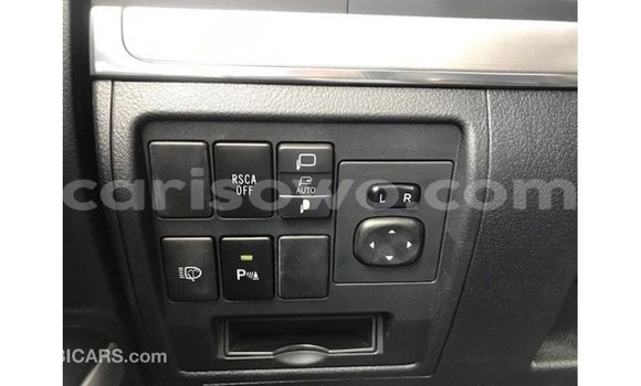 Acheter Import Voiture Toyota Land Cruiser Blanc à Import - Dubai, Benin Acheter Import Voiture Toyota Land Cruiser Blanc à Import - Dubai, Benin