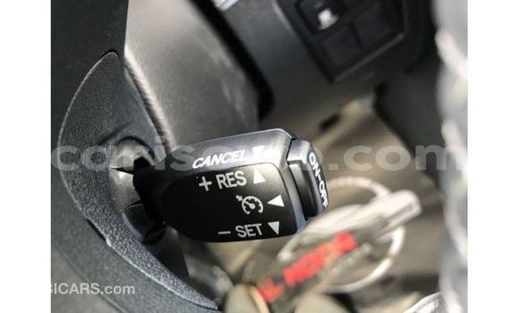 Acheter Import Voiture Toyota Land Cruiser Blanc à Import - Dubai, Benin Acheter Import Voiture Toyota Land Cruiser Blanc à Import - Dubai, Benin