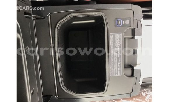 Acheter Import Voiture Toyota Land Cruiser Blanc à Import - Dubai, Benin Acheter Import Voiture Toyota Land Cruiser Blanc à Import - Dubai, Benin