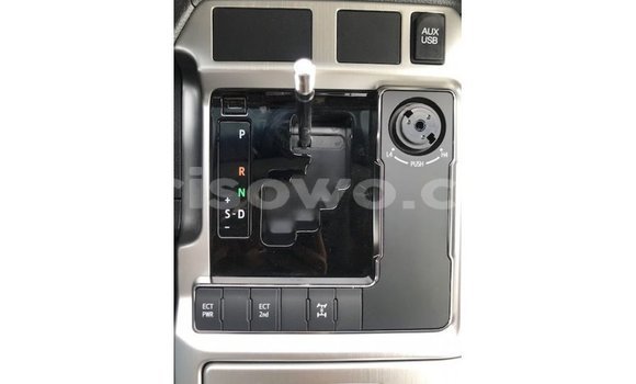 Acheter Import Voiture Toyota Land Cruiser Blanc à Import - Dubai, Benin Acheter Import Voiture Toyota Land Cruiser Blanc à Import - Dubai, Benin