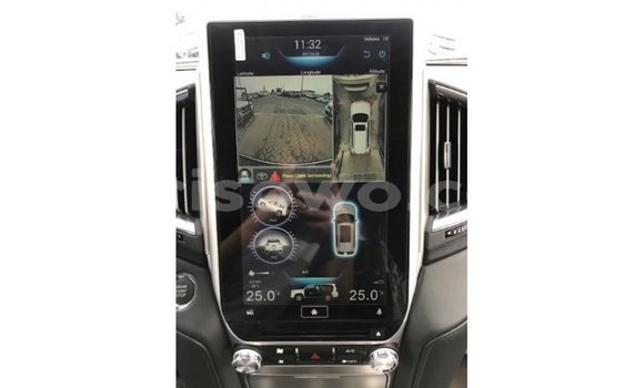 Acheter Import Voiture Toyota Land Cruiser Blanc à Import - Dubai, Benin Acheter Import Voiture Toyota Land Cruiser Blanc à Import - Dubai, Benin