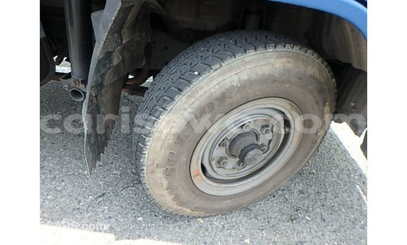 Acheter Import Utilitaire Toyota HiAce Bleu à Import - Dubai, Benin Acheter Import Utilitaire Toyota HiAce Bleu à Import - Dubai, Benin