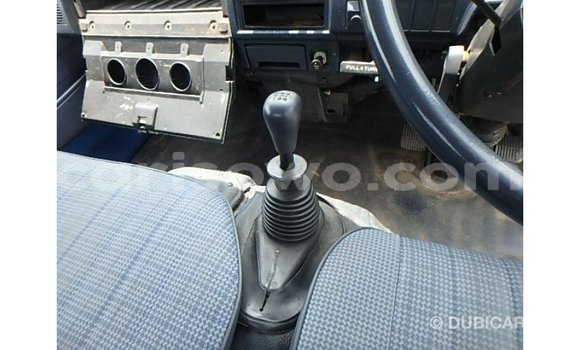 Acheter Import Utilitaire Toyota HiAce Bleu à Import - Dubai, Benin Acheter Import Utilitaire Toyota HiAce Bleu à Import - Dubai, Benin