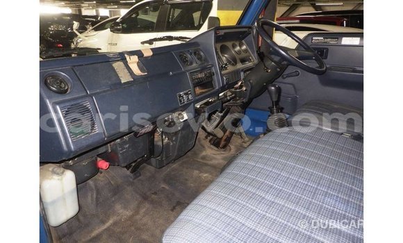 Acheter Import Utilitaire Toyota HiAce Bleu à Import - Dubai, Benin Acheter Import Utilitaire Toyota HiAce Bleu à Import - Dubai, Benin