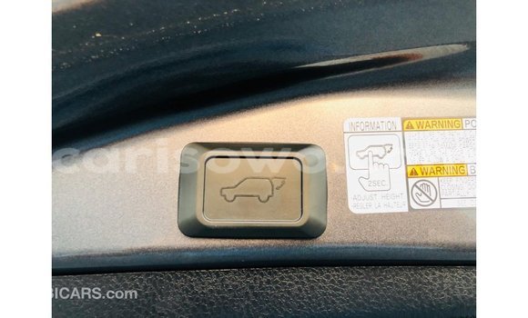 Acheter Import Utilitaire Toyota HiAce Noir à Import - Dubai, Benin Acheter Import Utilitaire Toyota HiAce Noir à Import - Dubai, Benin