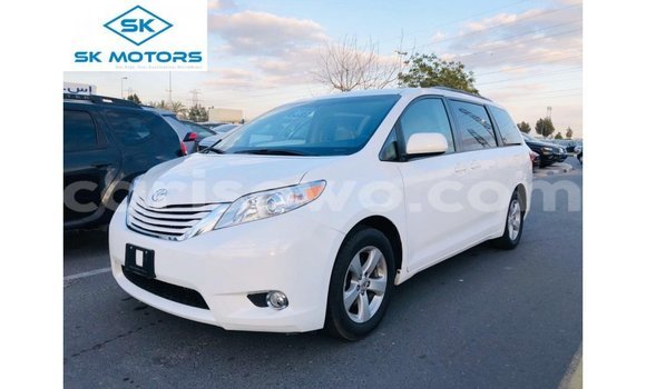 Acheter Import Voiture Toyota Sienna Blanc à Import - Dubai, Benin
