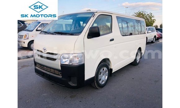 Ra Imported Toyota Hiace funfun Ọkọ̀ in Import - Dubai ni Benin