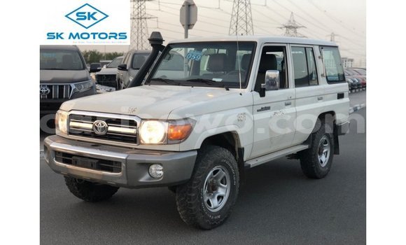 Sayi Imported Toyota Land Cruiser White Mota in Import - Dubai a Benin