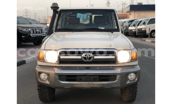 Acheter Import Voiture Toyota Land Cruiser Blanc à Import - Dubai, Benin Acheter Import Voiture Toyota Land Cruiser Blanc à Import - Dubai, Benin