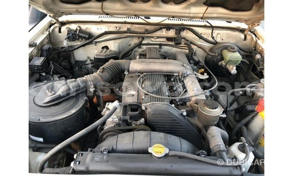 Acheter Import Voiture Toyota Land Cruiser Blanc à Import - Dubai, Benin Acheter Import Voiture Toyota Land Cruiser Blanc à Import - Dubai, Benin